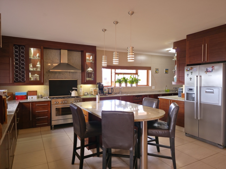 6 Bedroom Property for Sale in Jeffreys Bay Central Eastern Cape